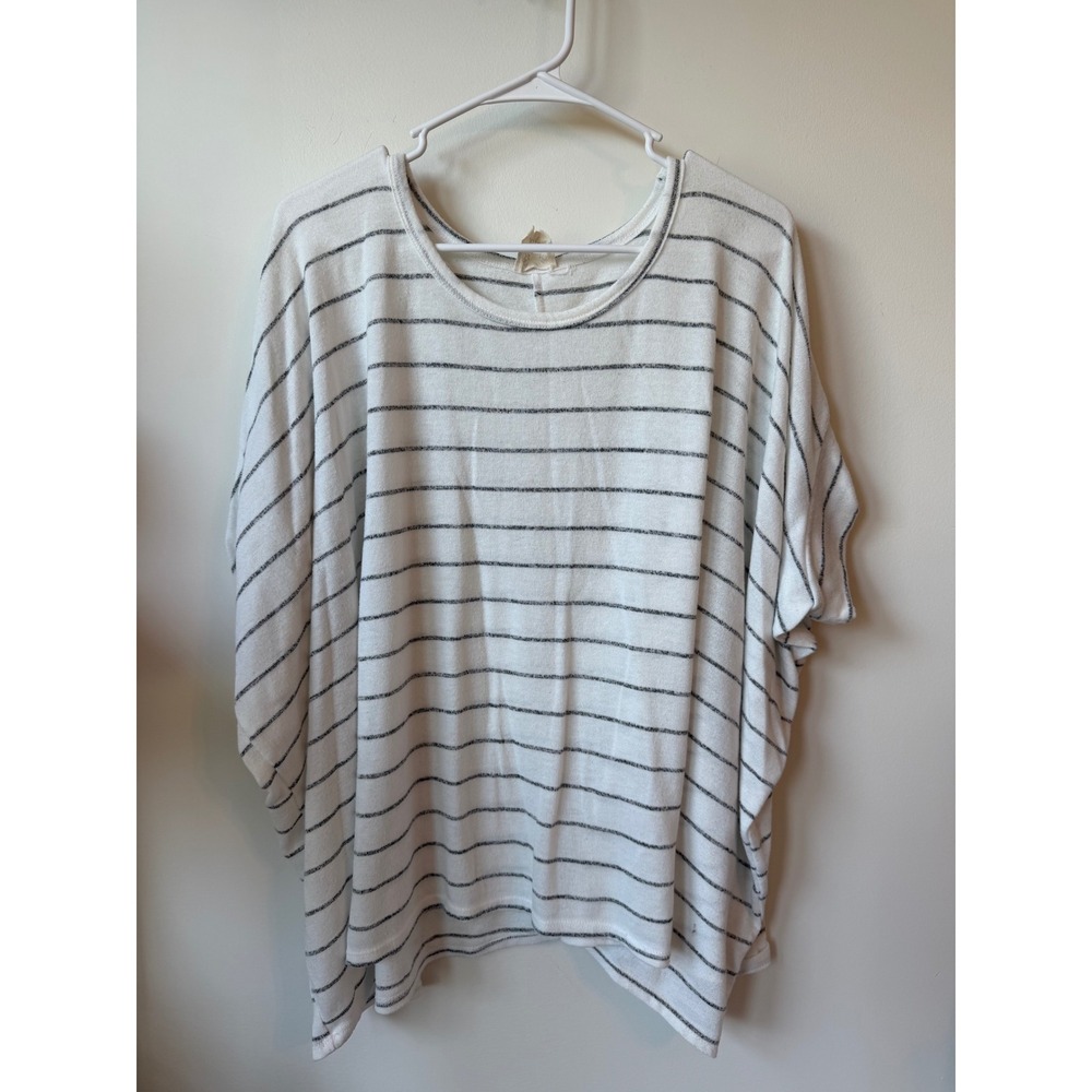 Fantastic Fawn Women White Black Striped Dolman Top Small FKT75076-01